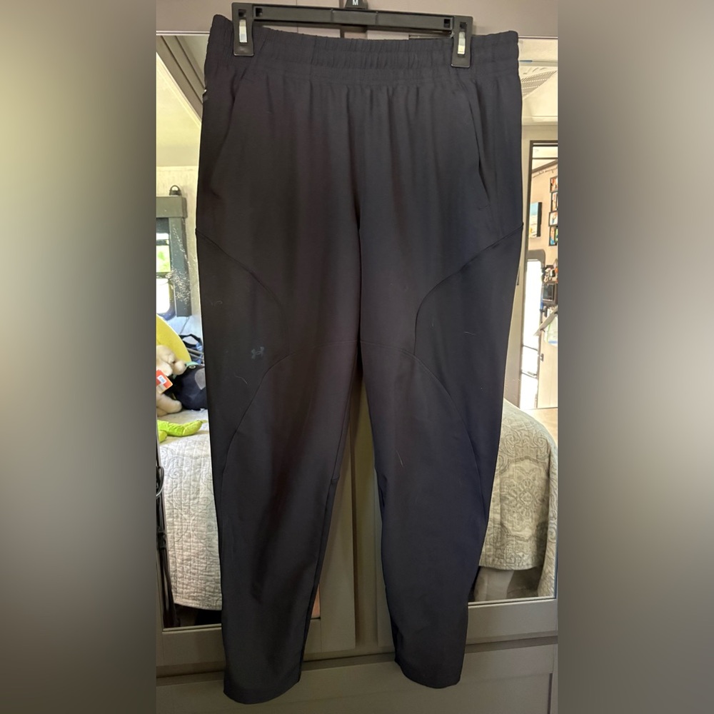 Women’s Under Armour Black Athletic Jogger Pants